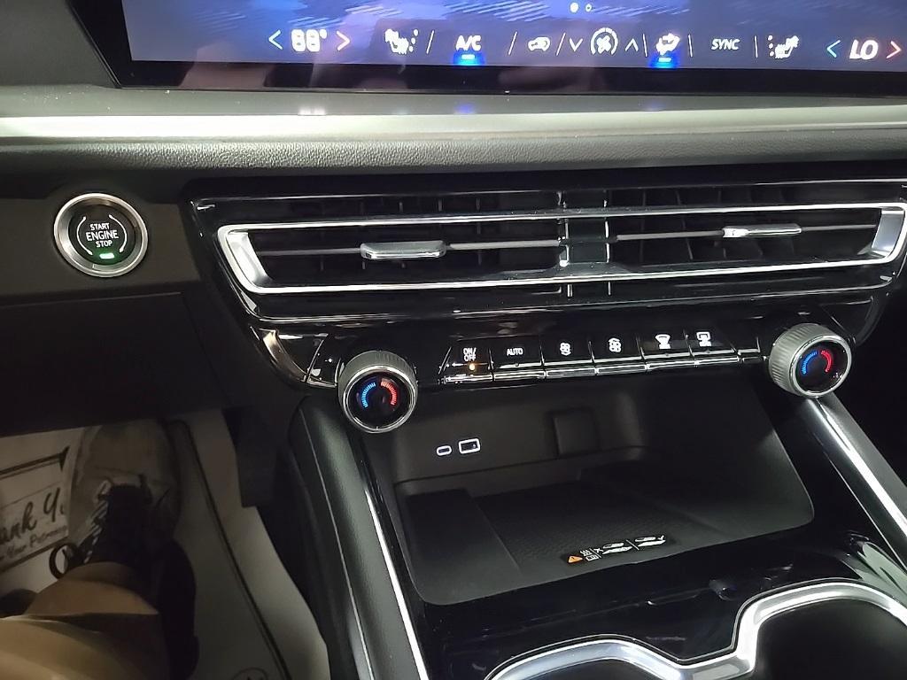 new 2025 Chevrolet Traverse car, priced at $42,545