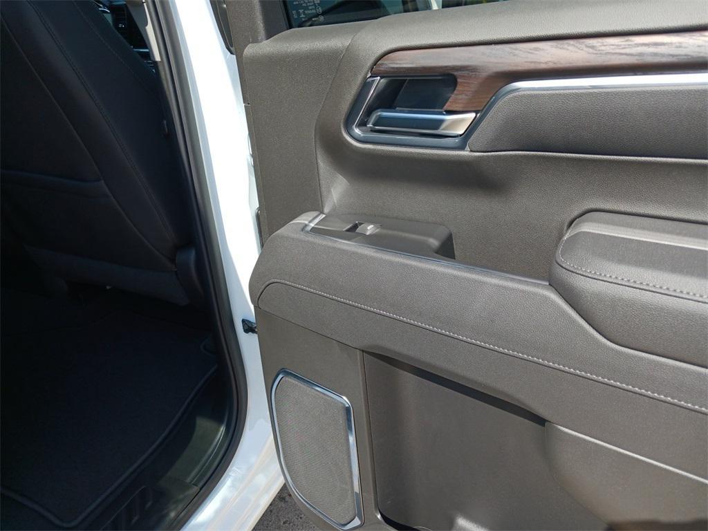 new 2025 GMC Sierra 1500 car, priced at $55,297