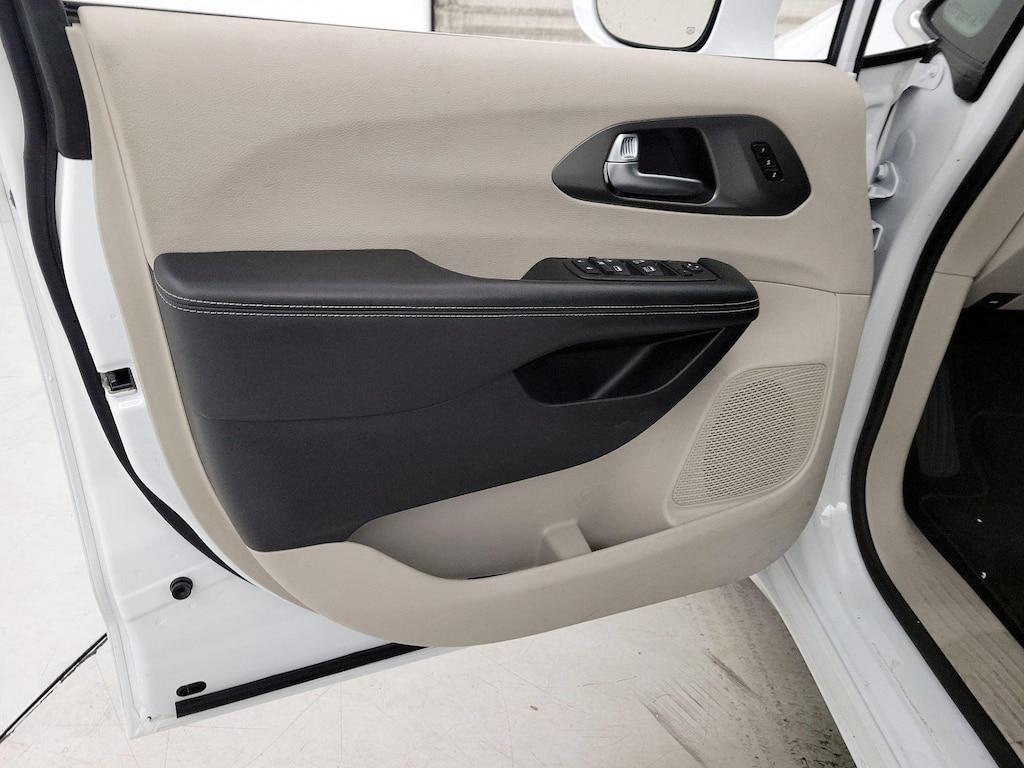 used 2022 Chrysler Pacifica car, priced at $28,998
