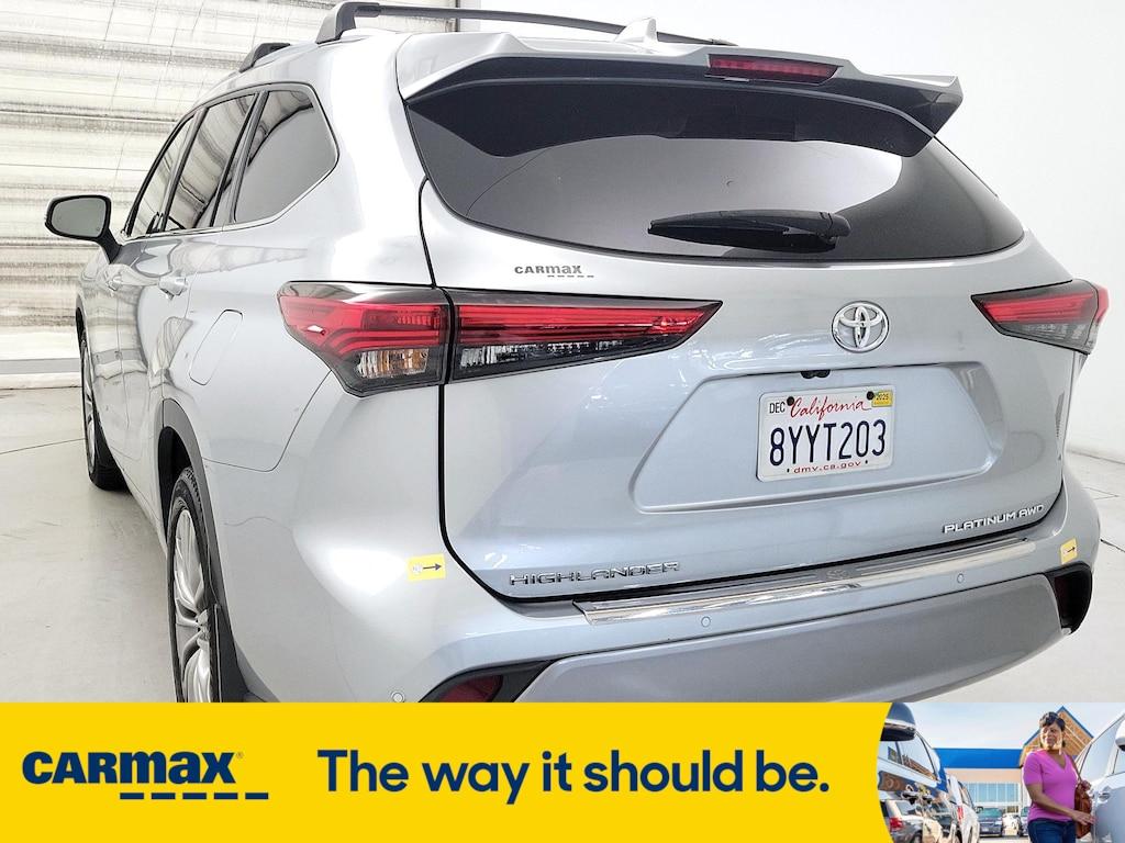used 2022 Toyota Highlander car, priced at $38,998
