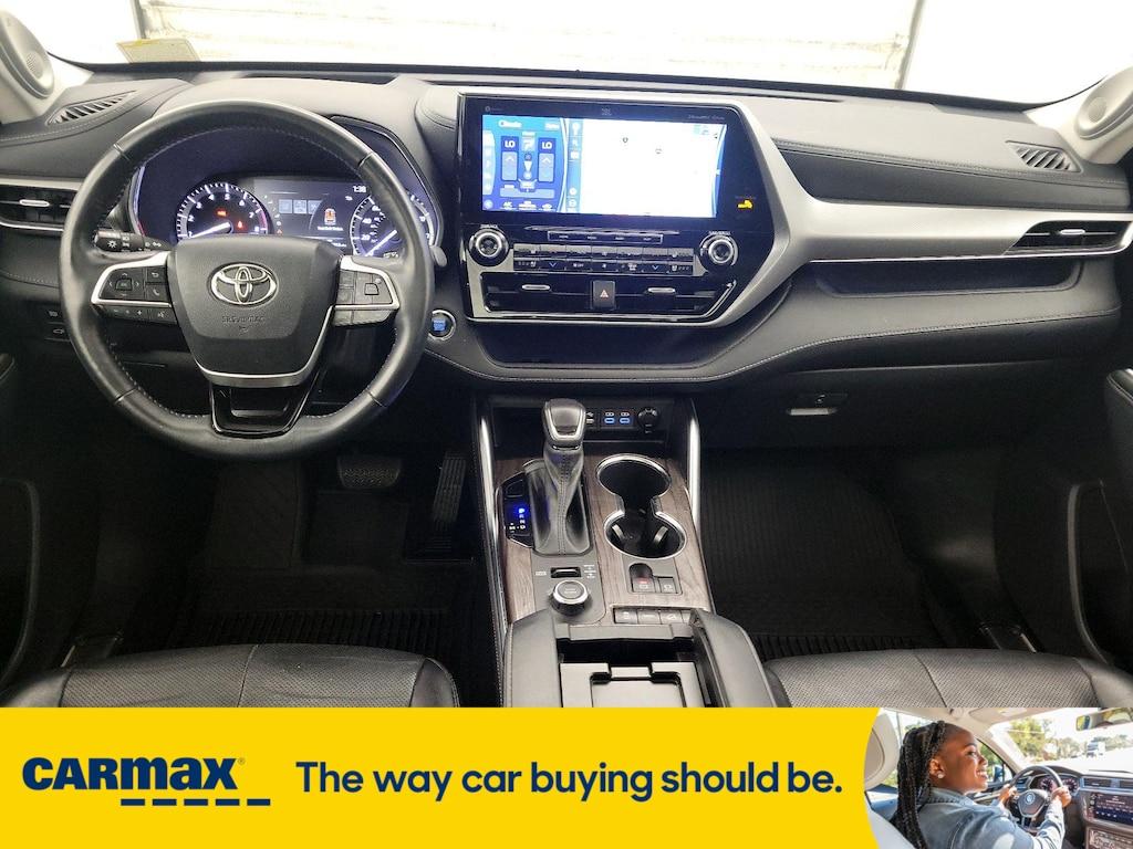 used 2022 Toyota Highlander car, priced at $38,998