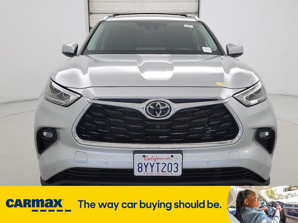used 2022 Toyota Highlander car, priced at $38,998