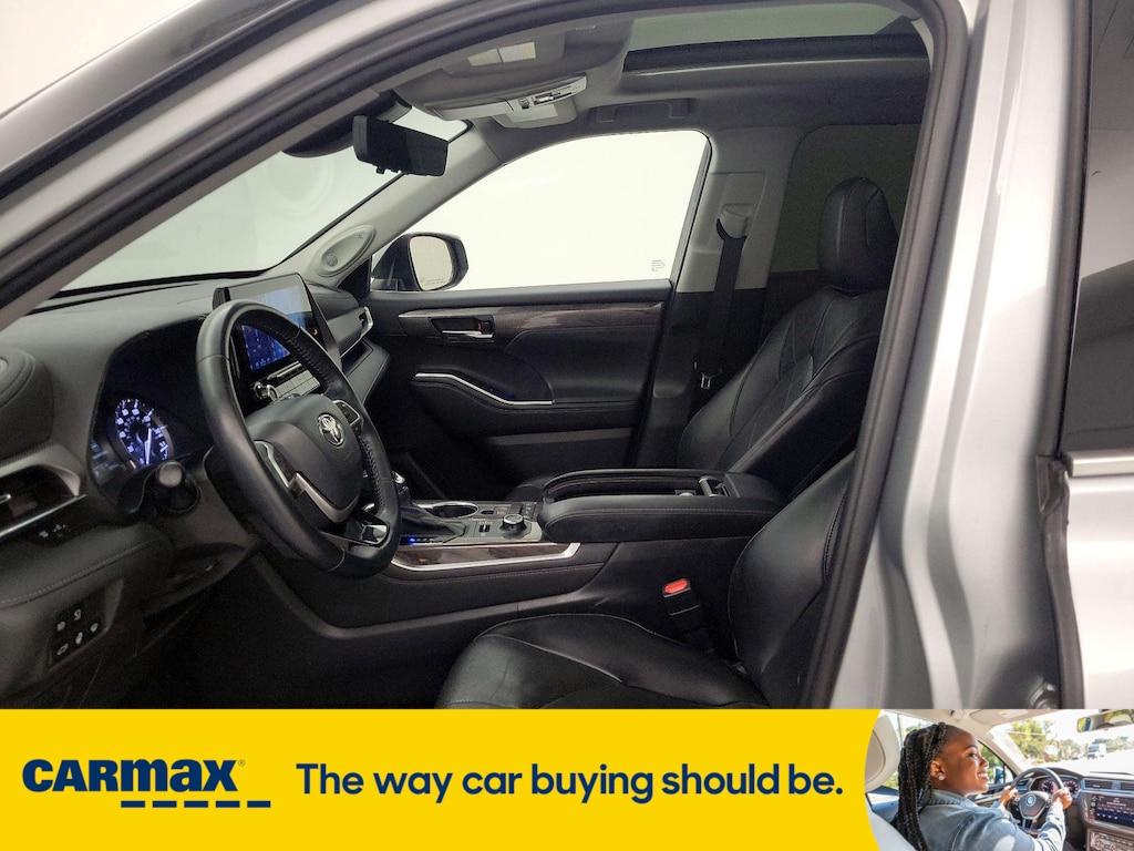 used 2022 Toyota Highlander car, priced at $38,998