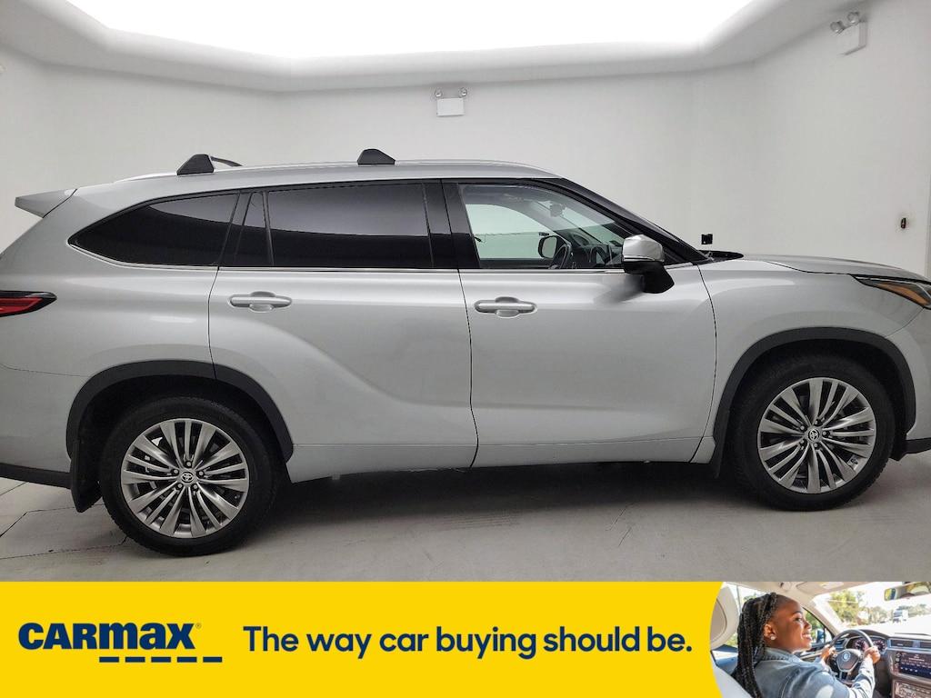 used 2022 Toyota Highlander car, priced at $38,998