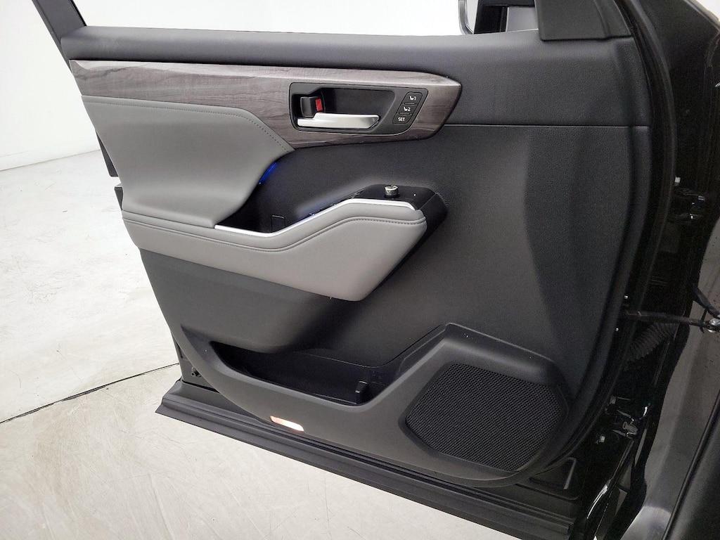 used 2022 Toyota Highlander Hybrid car, priced at $46,998