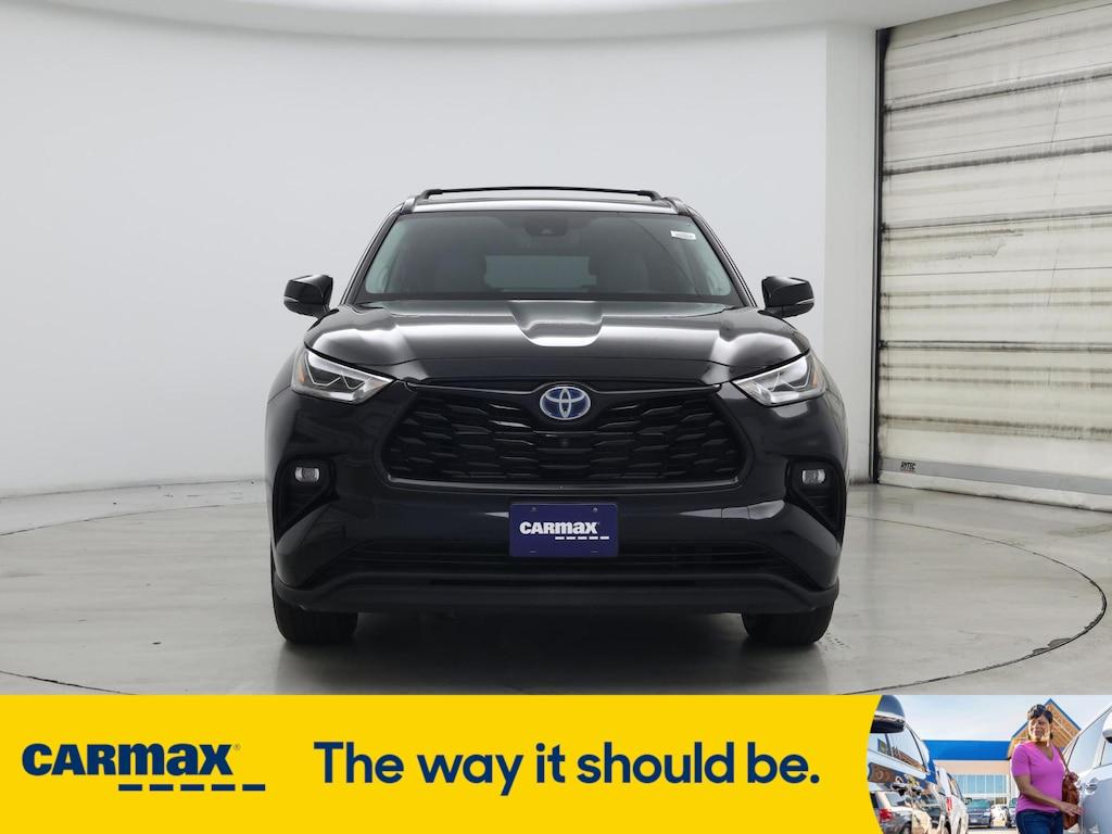 used 2022 Toyota Highlander Hybrid car, priced at $46,998
