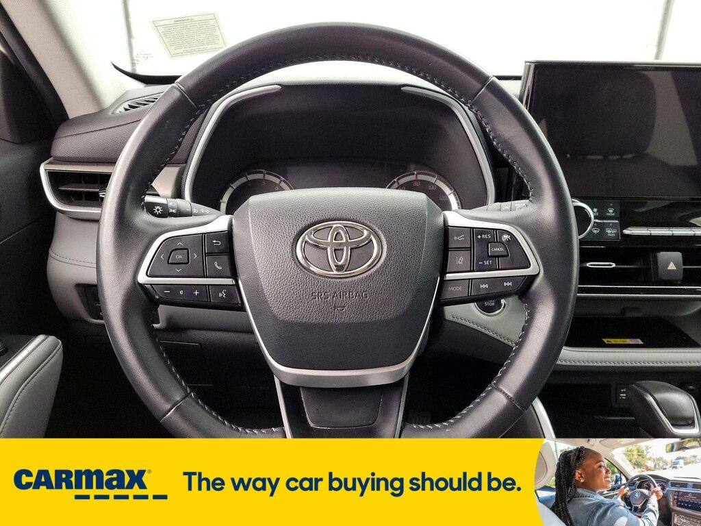 used 2023 Toyota Highlander car, priced at $36,998