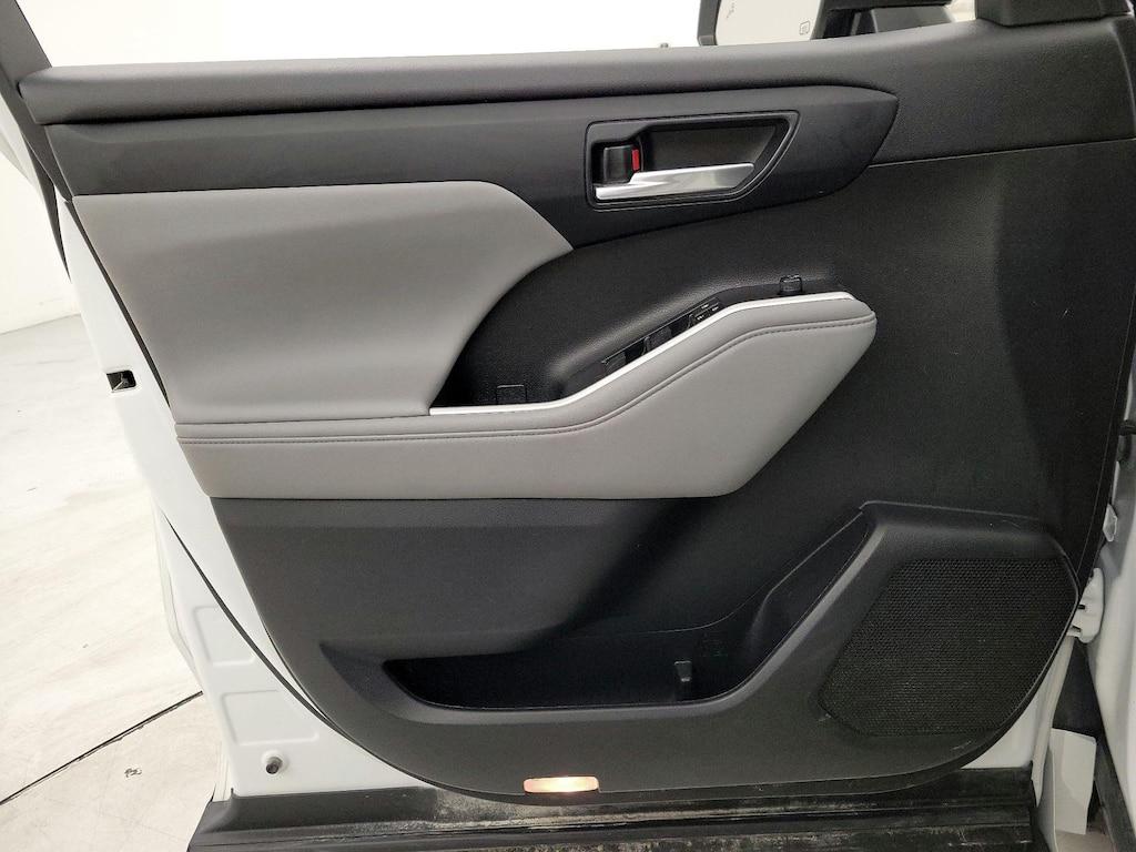 used 2023 Toyota Highlander car, priced at $36,998