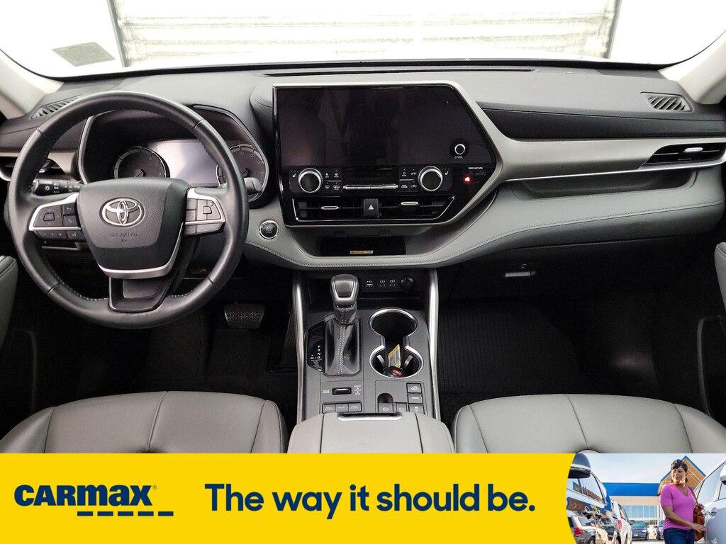 used 2023 Toyota Highlander car, priced at $36,998