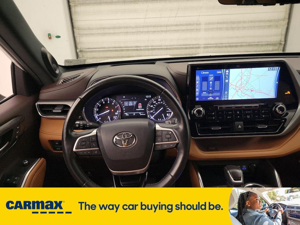 used 2022 Toyota Highlander car, priced at $47,998