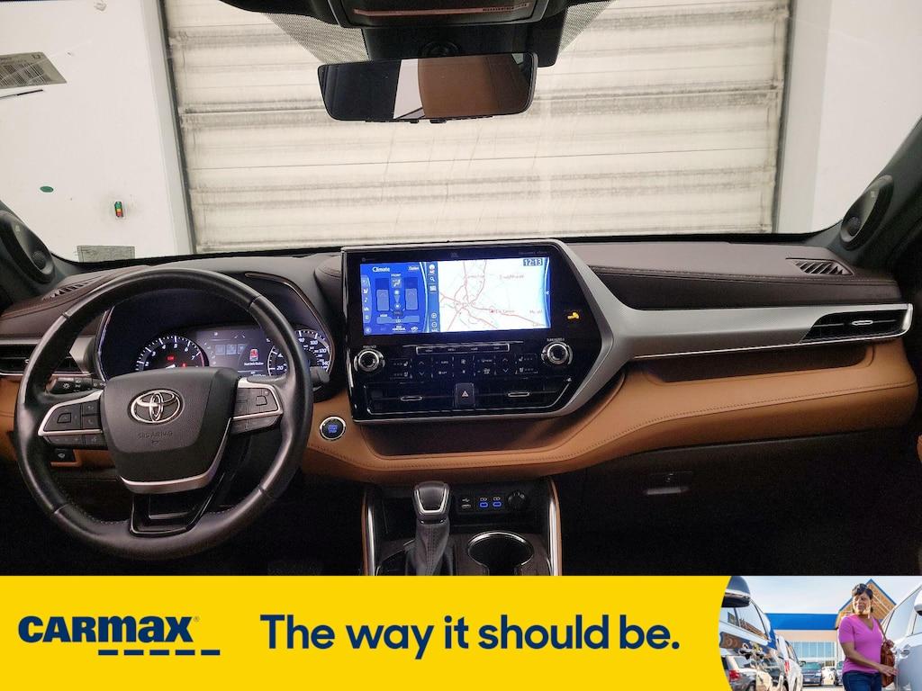 used 2022 Toyota Highlander car, priced at $47,998