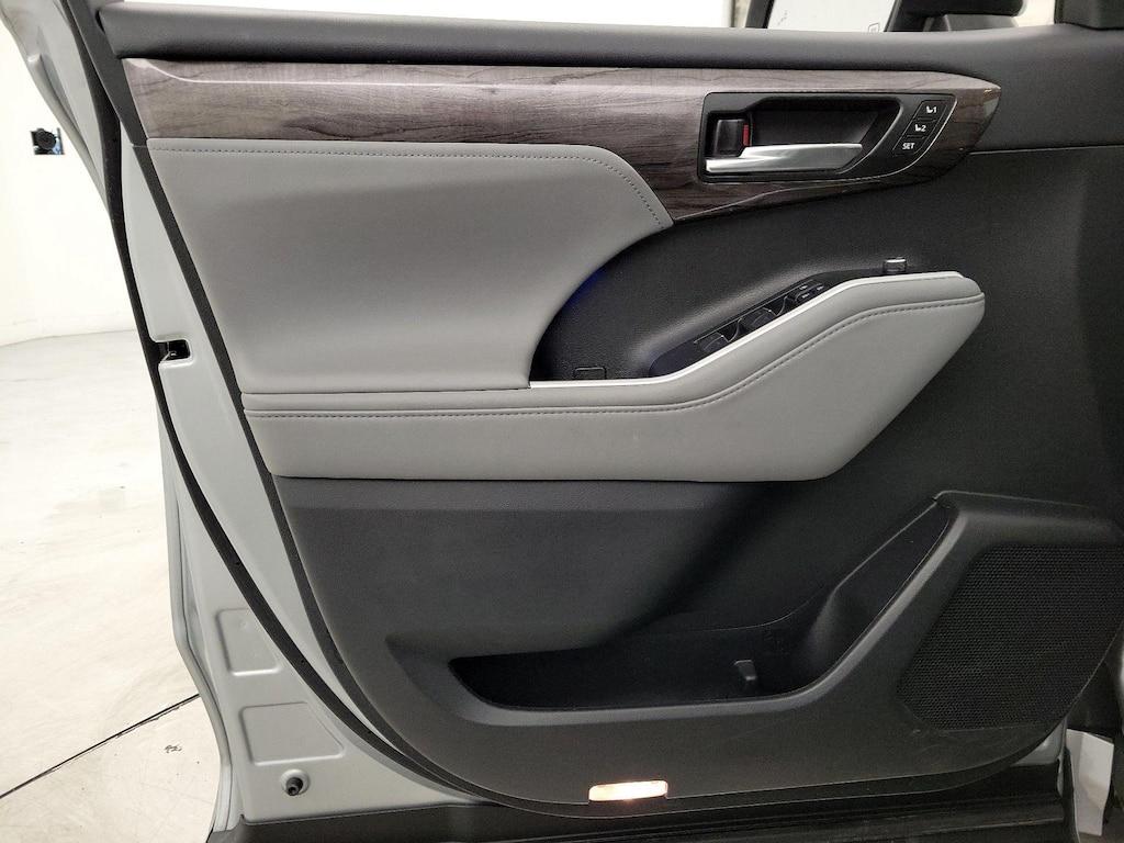 used 2021 Toyota Highlander Hybrid car, priced at $49,998