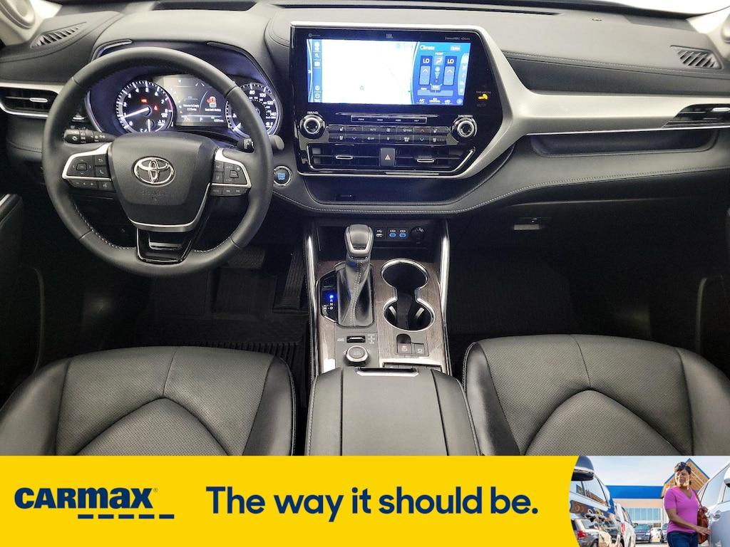 used 2022 Toyota Highlander car, priced at $51,998