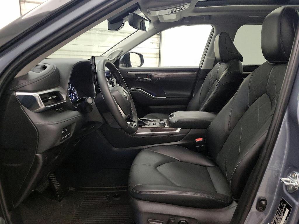 used 2022 Toyota Highlander car, priced at $51,998