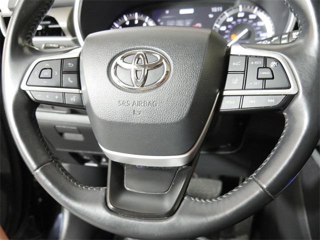 used 2022 Toyota Highlander car, priced at $29,995