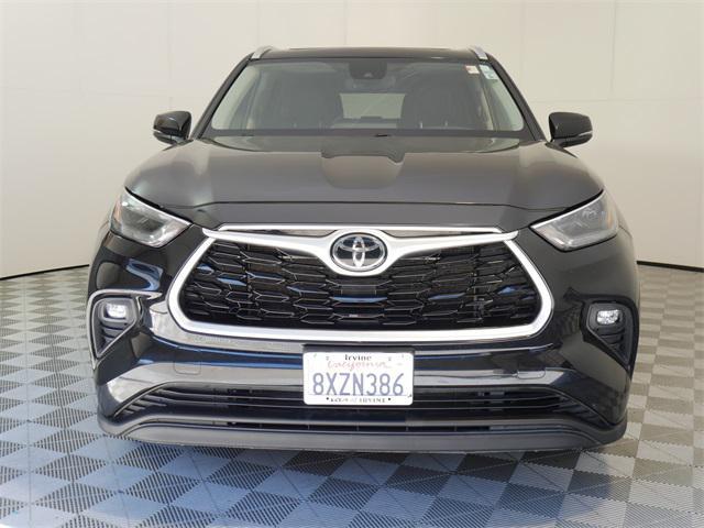 used 2022 Toyota Highlander car, priced at $29,995