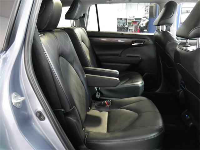 used 2022 Toyota Highlander car, priced at $39,995