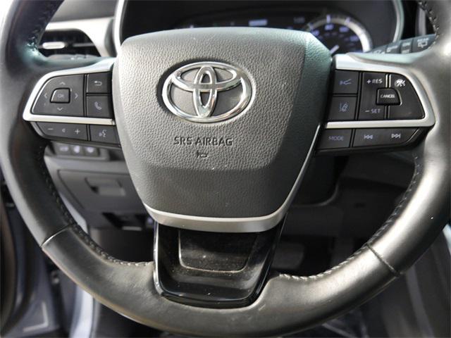 used 2022 Toyota Highlander car, priced at $39,995