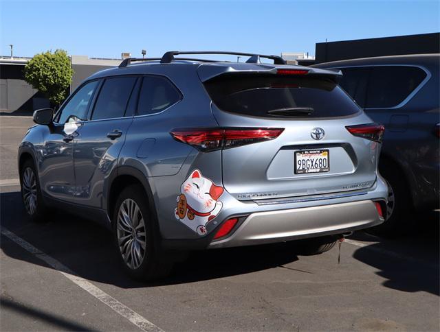 used 2022 Toyota Highlander car, priced at $41,499