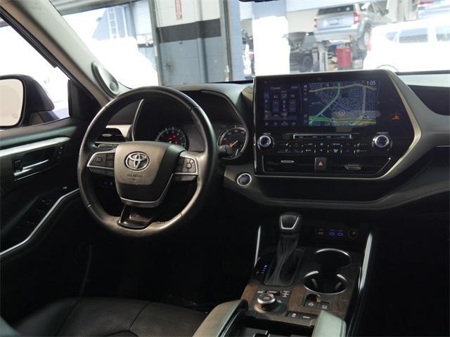 used 2022 Toyota Highlander car, priced at $39,995