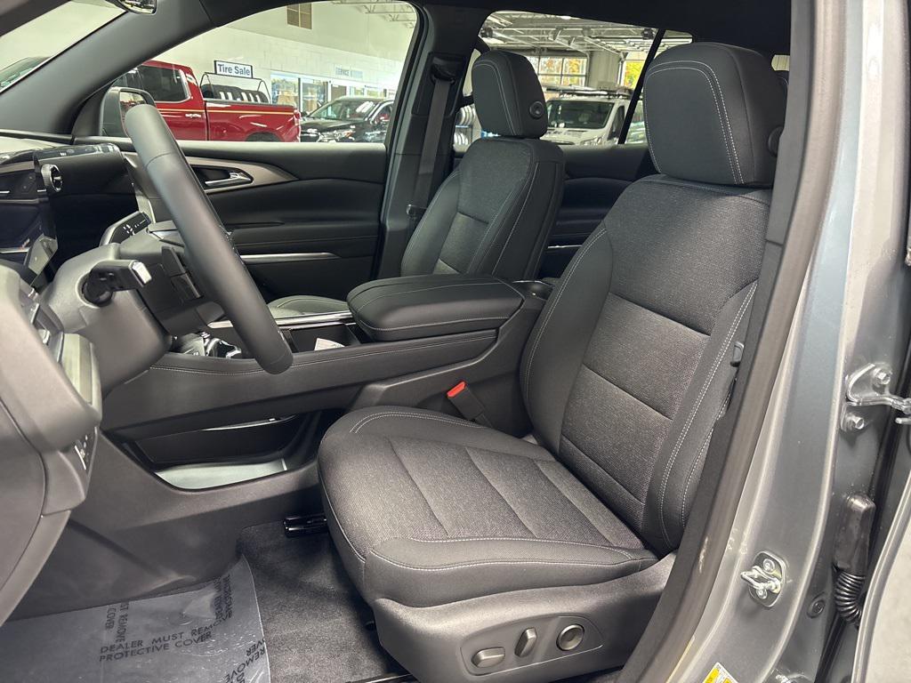 new 2026 Chevrolet Traverse car, priced at $42,995