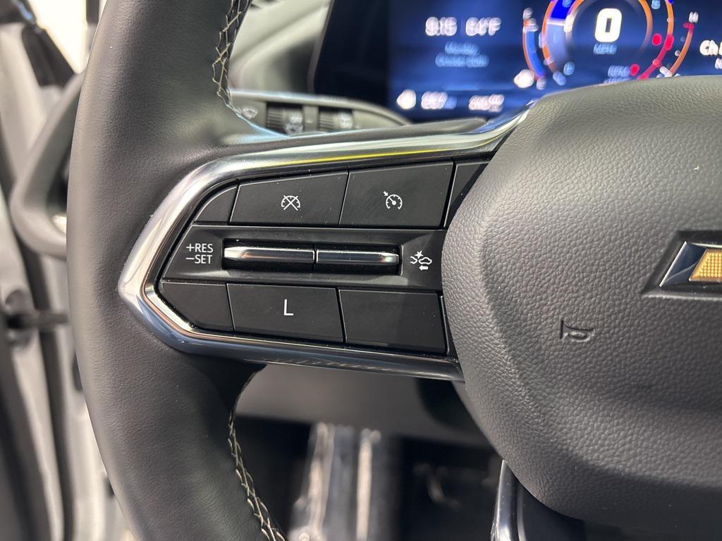 used 2025 Chevrolet Traverse car, priced at $35,991