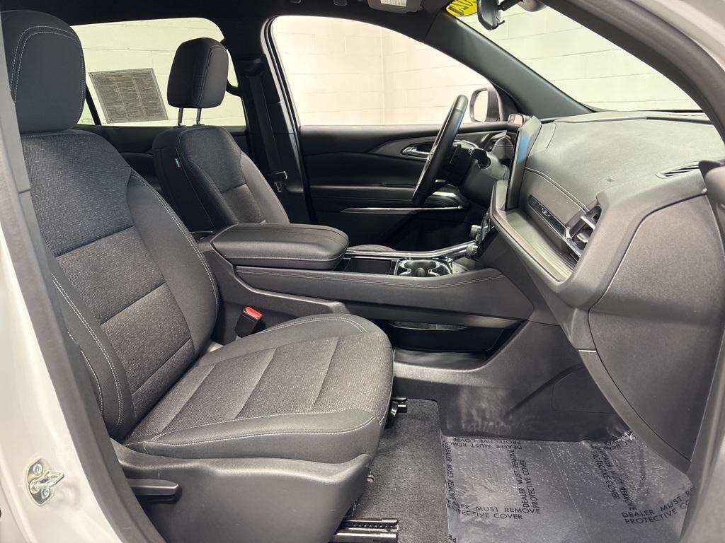 used 2025 Chevrolet Traverse car, priced at $35,991