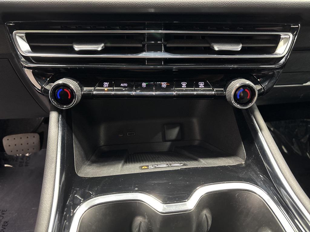 used 2025 Chevrolet Traverse car, priced at $35,991