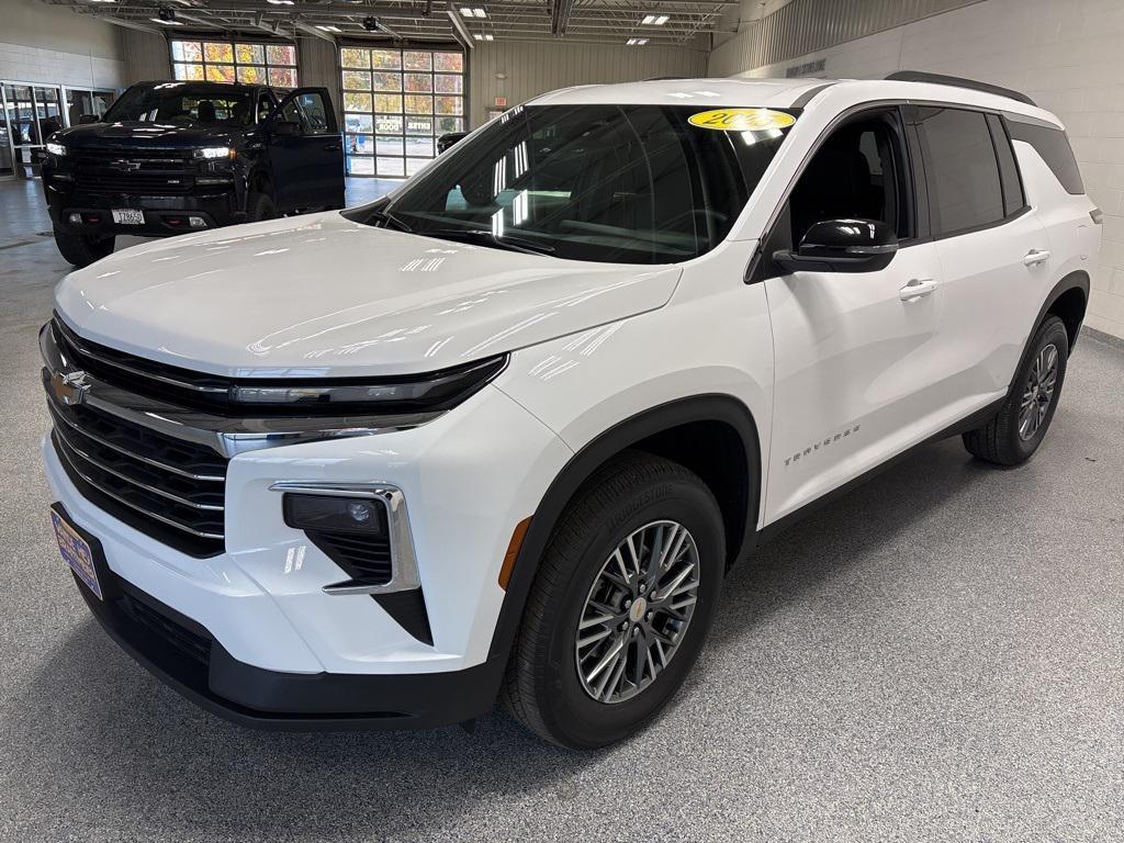 used 2025 Chevrolet Traverse car, priced at $35,991