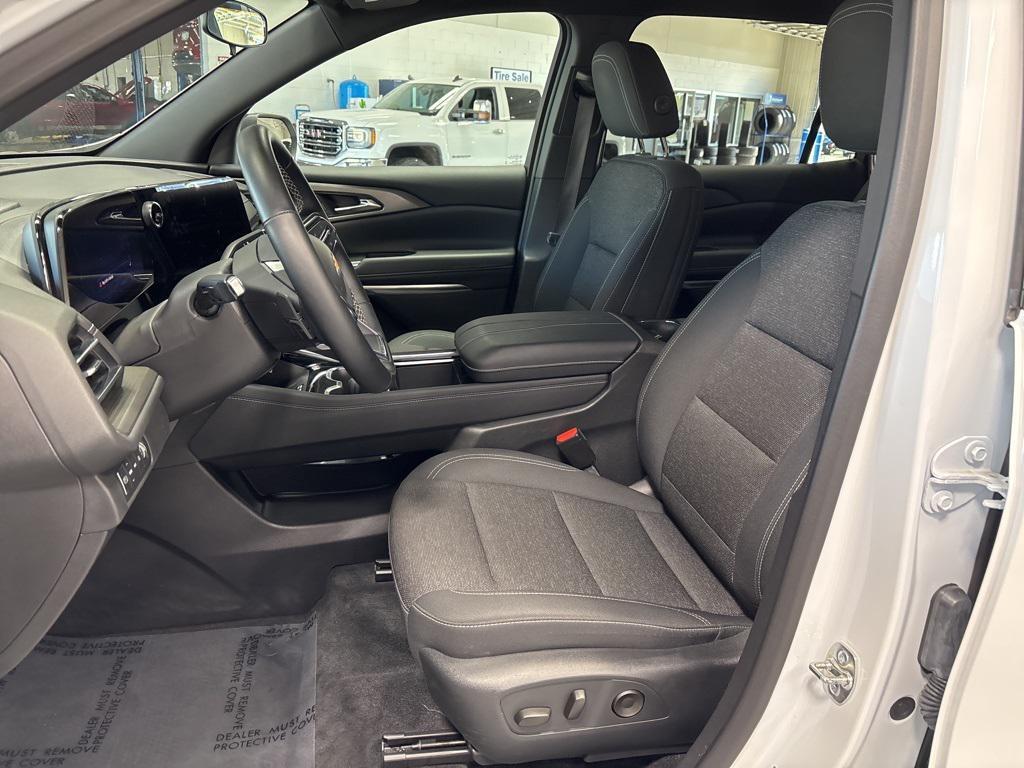 used 2025 Chevrolet Traverse car, priced at $36,991