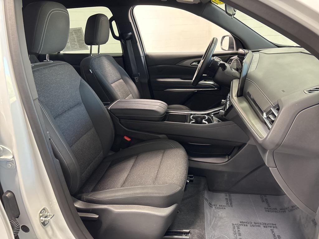used 2025 Chevrolet Traverse car, priced at $36,991