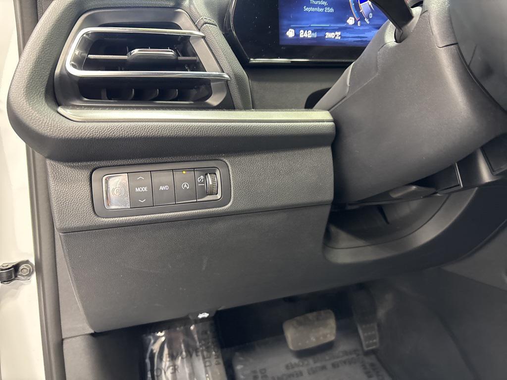 used 2025 Chevrolet Traverse car, priced at $36,991