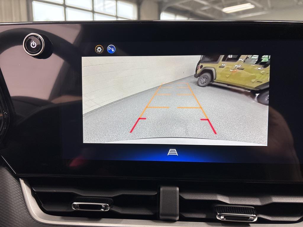 new 2026 Chevrolet Equinox car, priced at $31,985