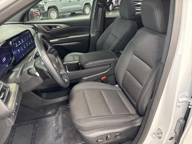 used 2025 Chevrolet Traverse car, priced at $34,449