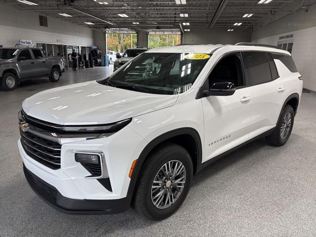 used 2025 Chevrolet Traverse car, priced at $34,449