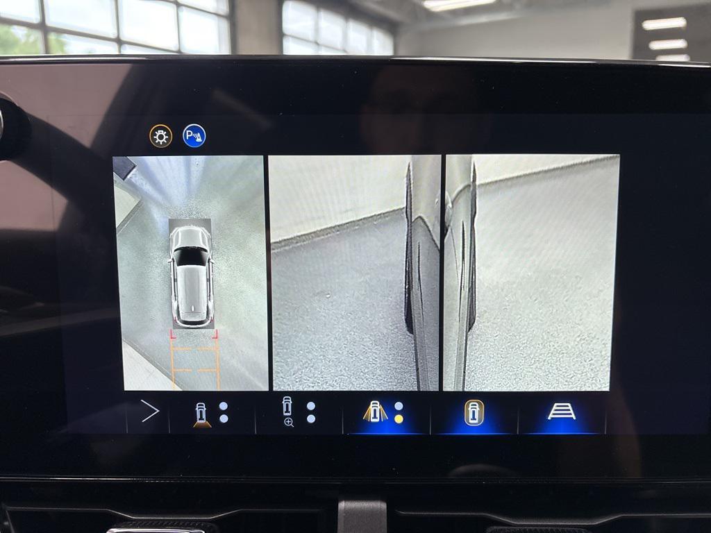 new 2026 Chevrolet Equinox car, priced at $32,490