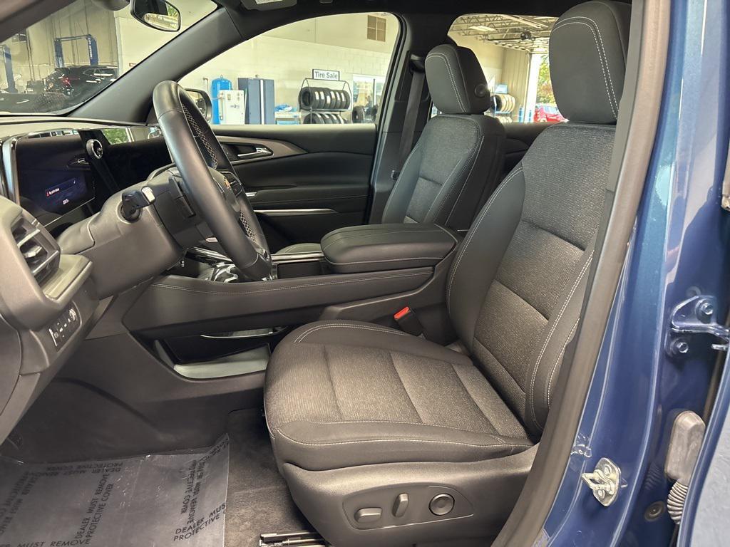 used 2025 Chevrolet Traverse car, priced at $36,991