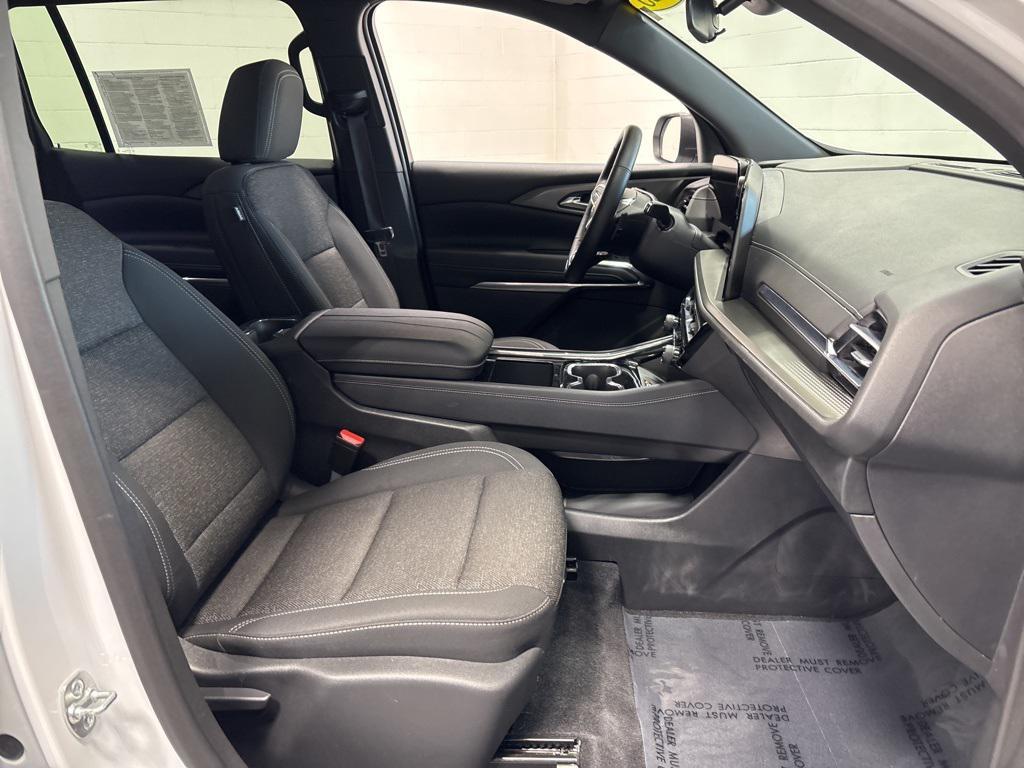 used 2025 Chevrolet Traverse car, priced at $34,991