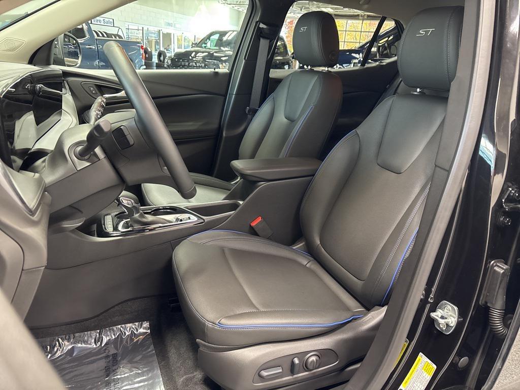 used 2025 Buick Encore GX car, priced at $25,999