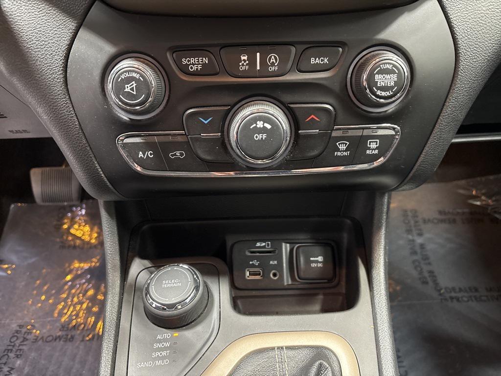 used 2015 Jeep Cherokee car, priced at $13,599