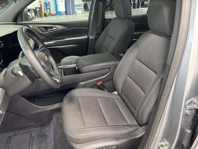 used 2025 Chevrolet Traverse car, priced at $32,699