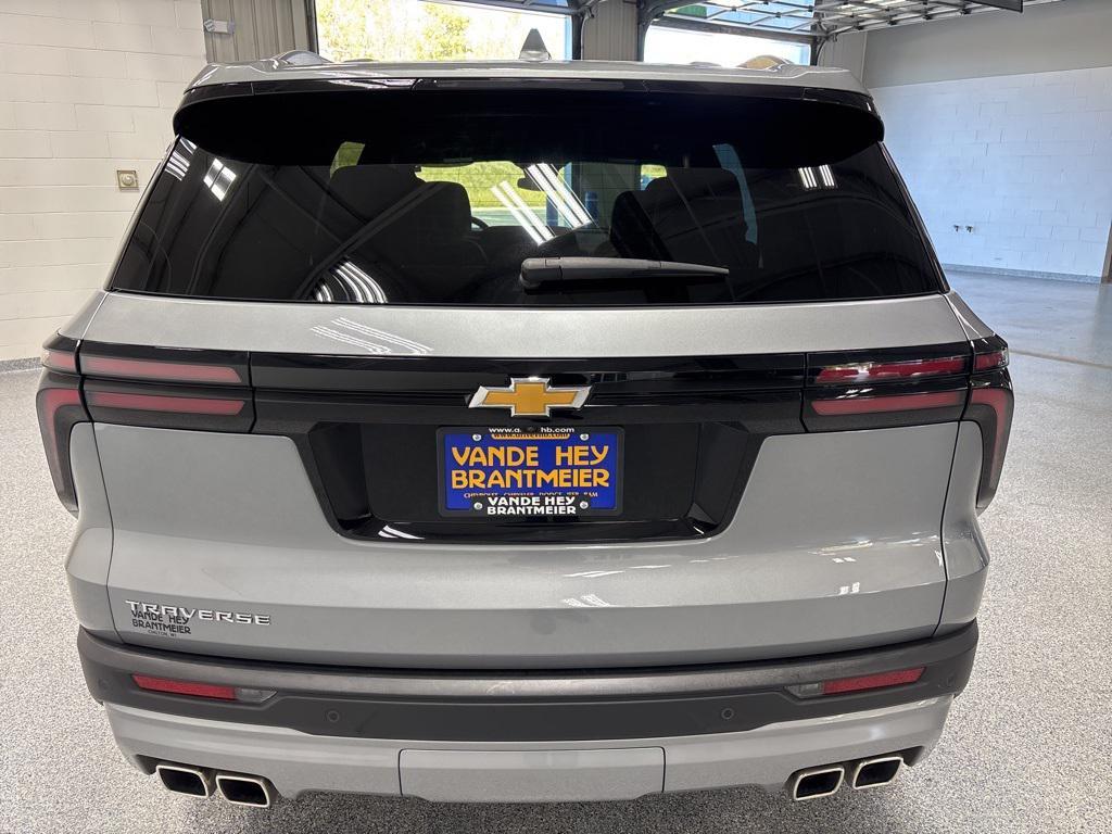 used 2025 Chevrolet Traverse car, priced at $35,349