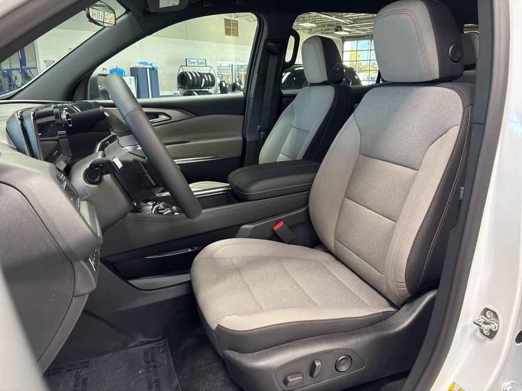 new 2026 Chevrolet Traverse car, priced at $43,695