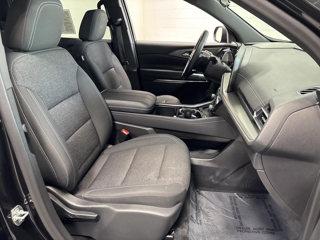 used 2025 Chevrolet Traverse car, priced at $34,449