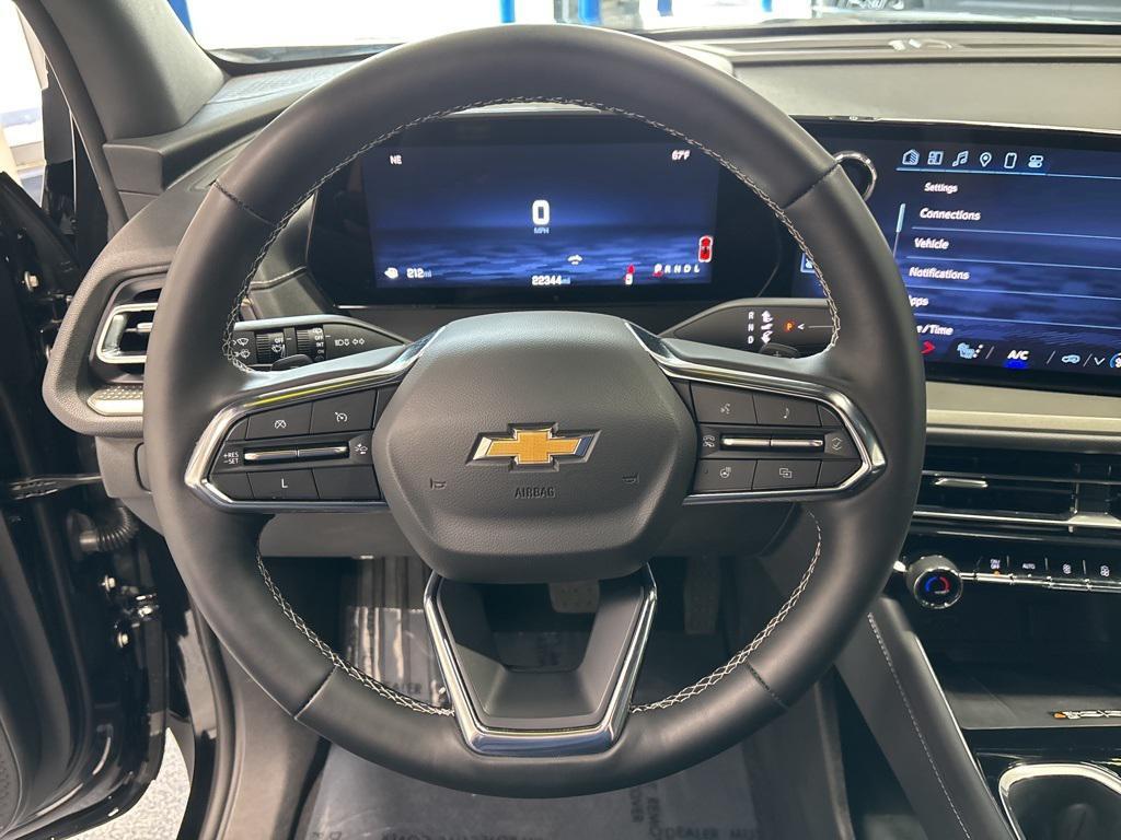 used 2025 Chevrolet Traverse car, priced at $34,449
