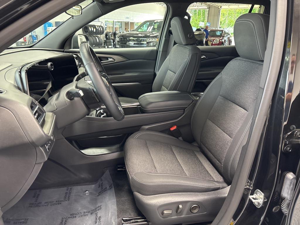 used 2025 Chevrolet Traverse car, priced at $34,449