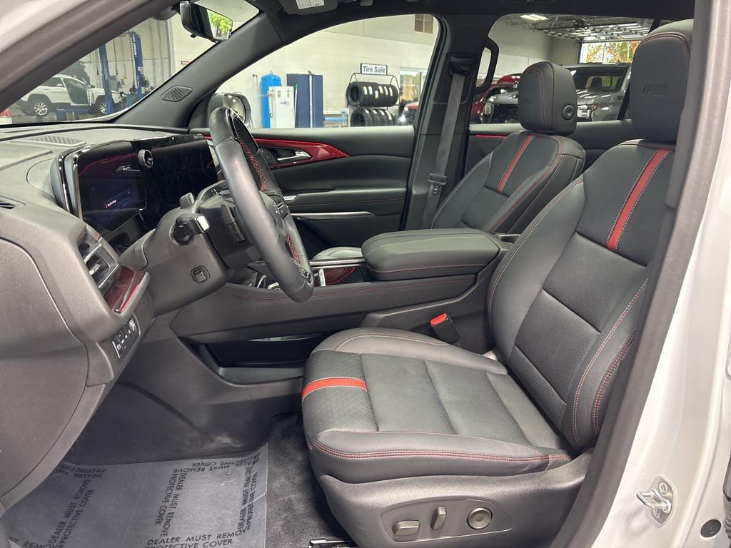 used 2024 Chevrolet Traverse car, priced at $50,699