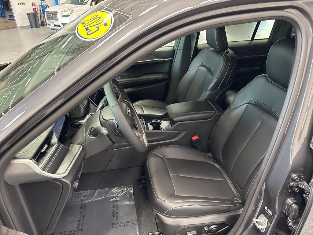 used 2025 Jeep Grand Cherokee car, priced at $41,399