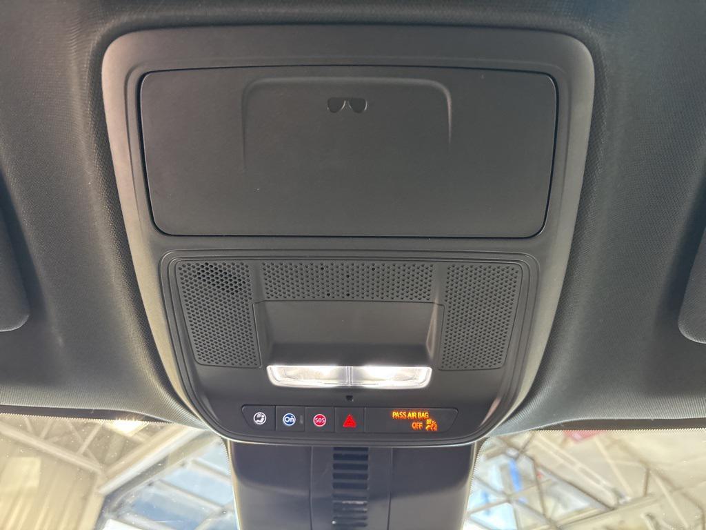 used 2025 Chevrolet Traverse car, priced at $38,999