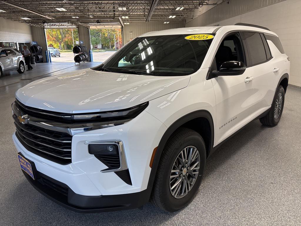 used 2025 Chevrolet Traverse car, priced at $38,999